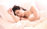 Quais óleos essenciais ajudam a dormir melhor? Especialista em medicina do sono indica | Lifebrunch