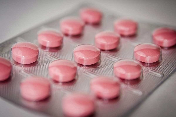 Juiz suspende norma que autoriza farmacêuticos a prescreverem remédios | Lifebrunch