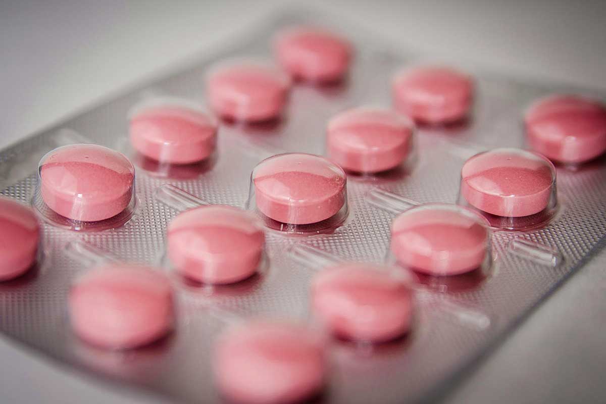 Juiz suspende norma que autoriza farmacêuticos a prescreverem remédios